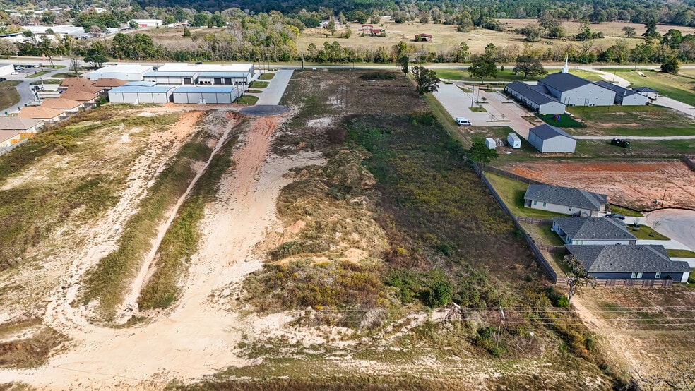 12263 TX-75, Willis, TX à louer - Photo du bâtiment - Image 2 de 8