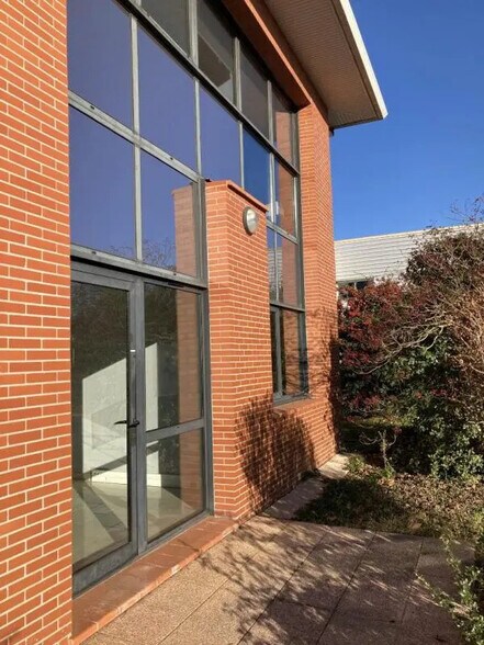 Retail in Toulouse for lease - Building Photo - Image 2 of 13