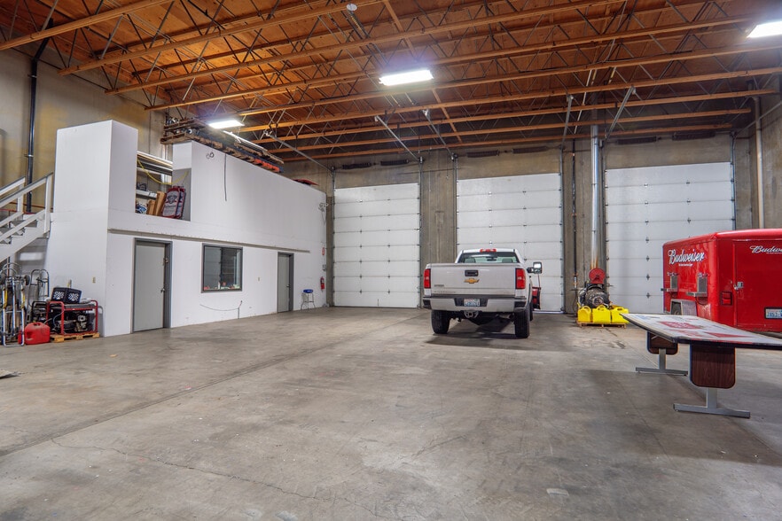 94 W Valley Mall Blvd, Union Gap, WA for lease - Building Photo - Image 2 of 18