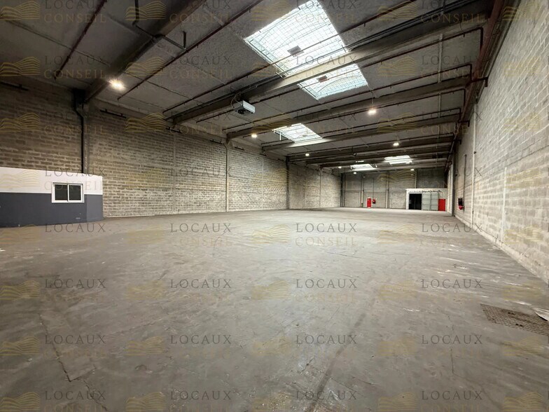 Flex in Marly-la-Ville for lease - Interior Photo - Image 2 of 10