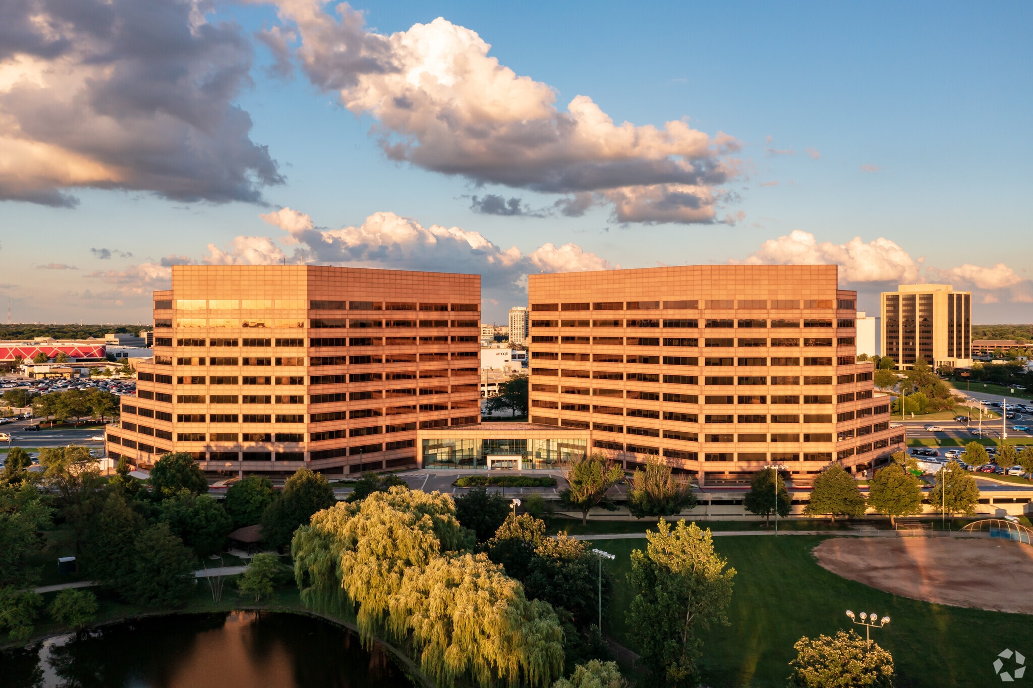 1 Mid America Plz, Oakbrook Terrace, IL à louer Photo du bâtiment- Image 1 de 12