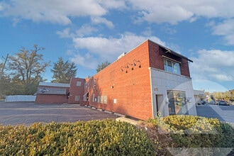 611-615 W 9 Mile Rd, Ferndale, MI for lease Building Photo- Image 1 of 1