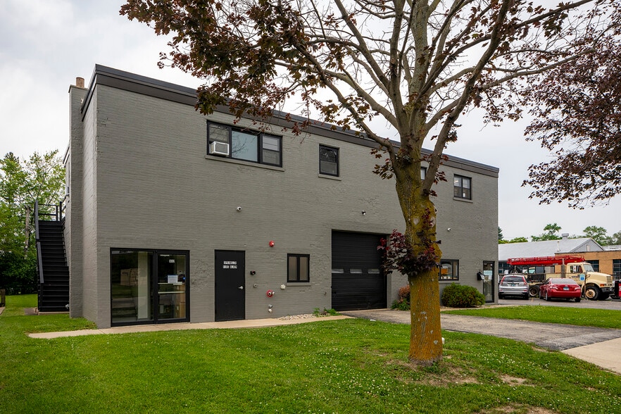 330 W Interstate Rd, Addison, IL for sale - Building Photo - Image 2 of 4