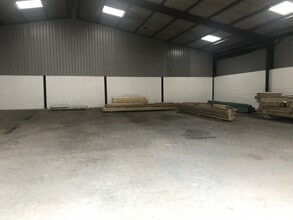 Chinthurst Ln, Guildford for lease Interior Photo- Image 2 of 2