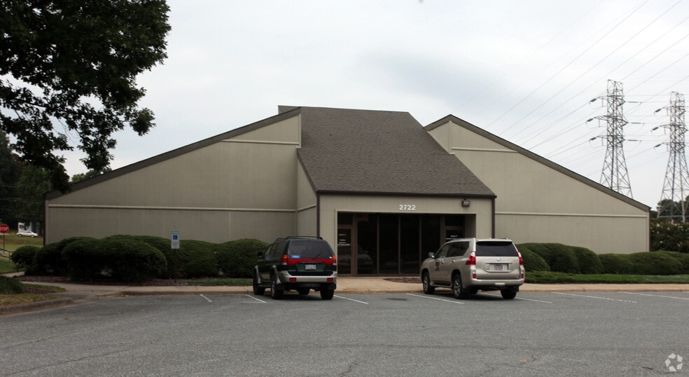 2722 N Church St, Greensboro, NC à louer - Photo principale - Image 1 de 9
