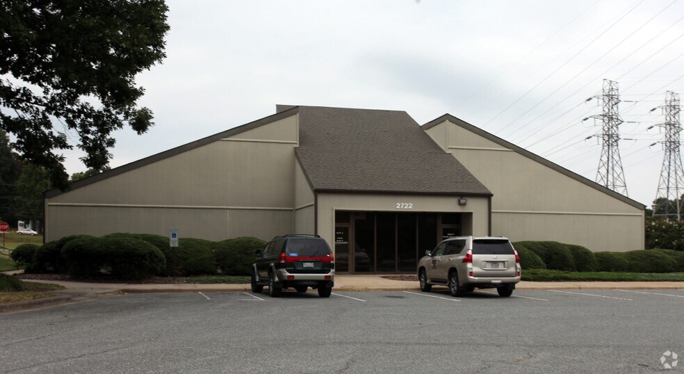 2722 N Church St, Greensboro, NC for lease - Primary Photo - Image 1 of 9