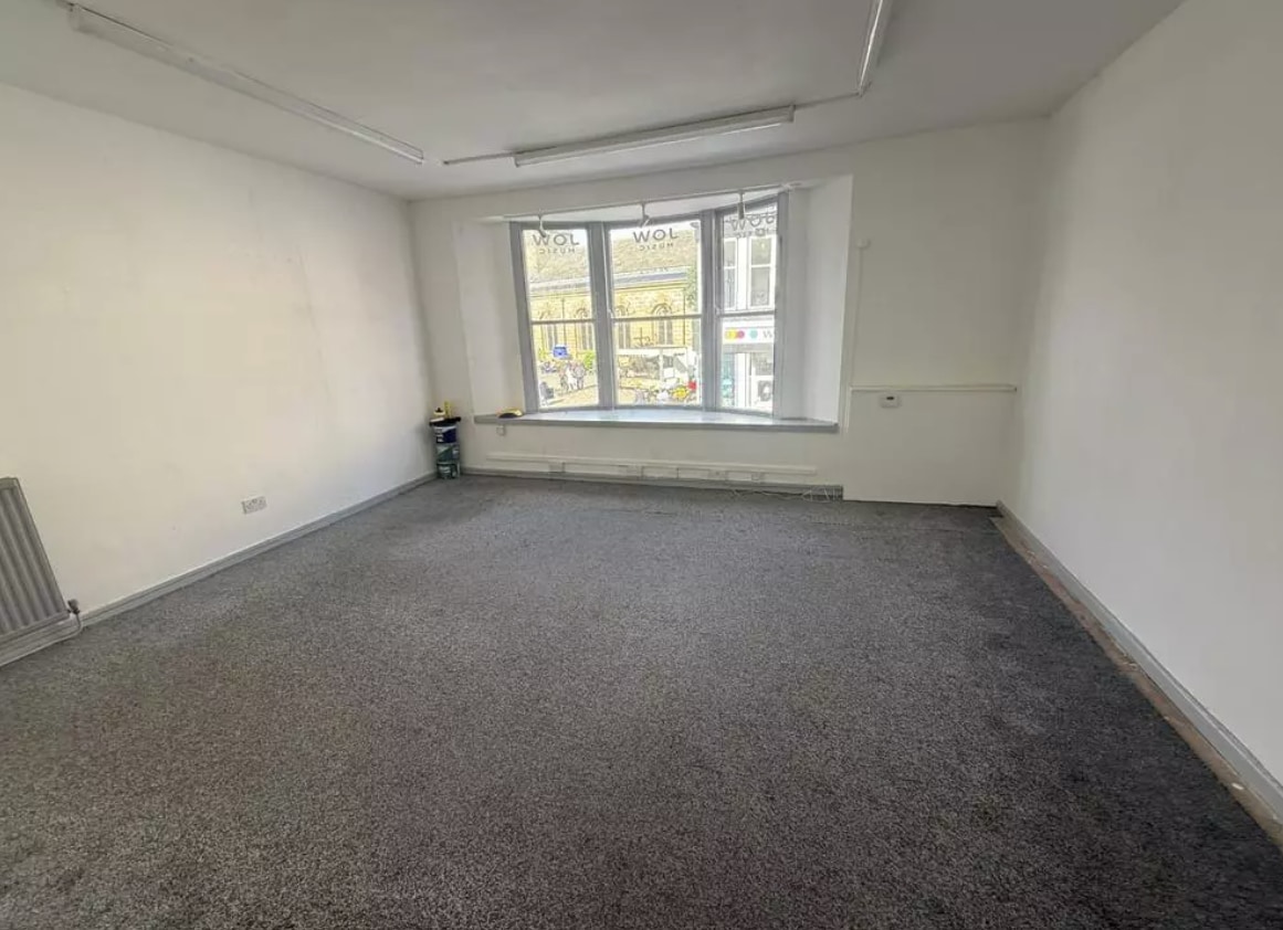 33A Market Pl, Pontefract for lease Interior Photo- Image 1 of 5