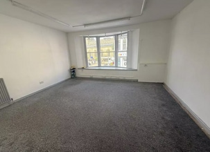 33A Market Pl, Pontefract for lease Interior Photo- Image 1 of 5