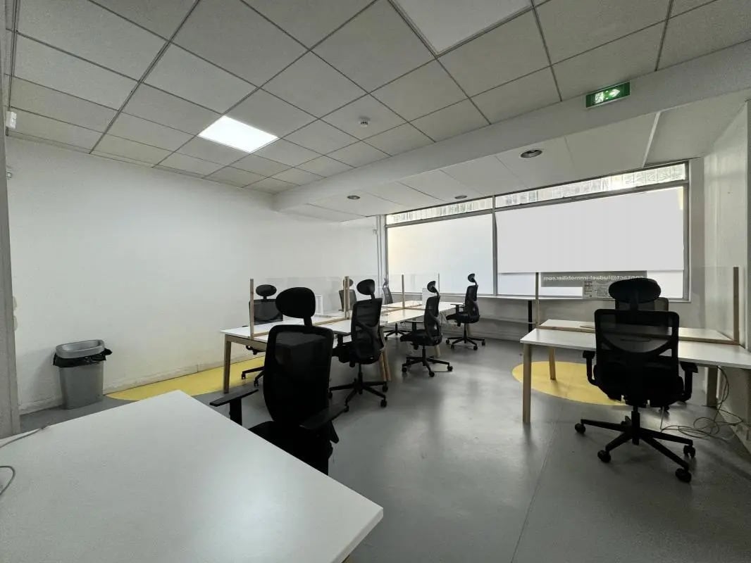 Commerce de détail dans Courbevoie à vendre Photo intérieure- Image 1 de 9