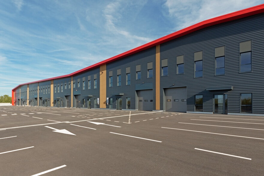 2 Avenue Denis Diderot, Élancourt for lease - Building Photo - Image 2 of 14