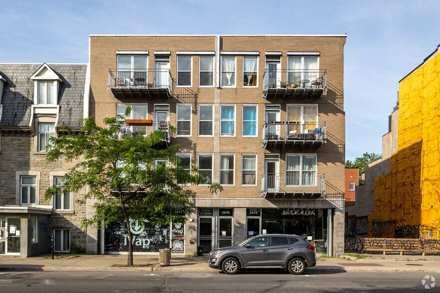 3674 Rue Saint-Denis, Montréal, QC à louer - Photo du bâtiment - Image 2 de 5