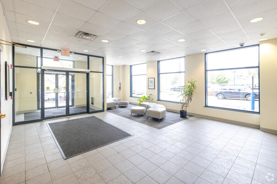 121 Towne Square Way, Pittsburgh, PA for lease - Lobby - Image 2 of 7