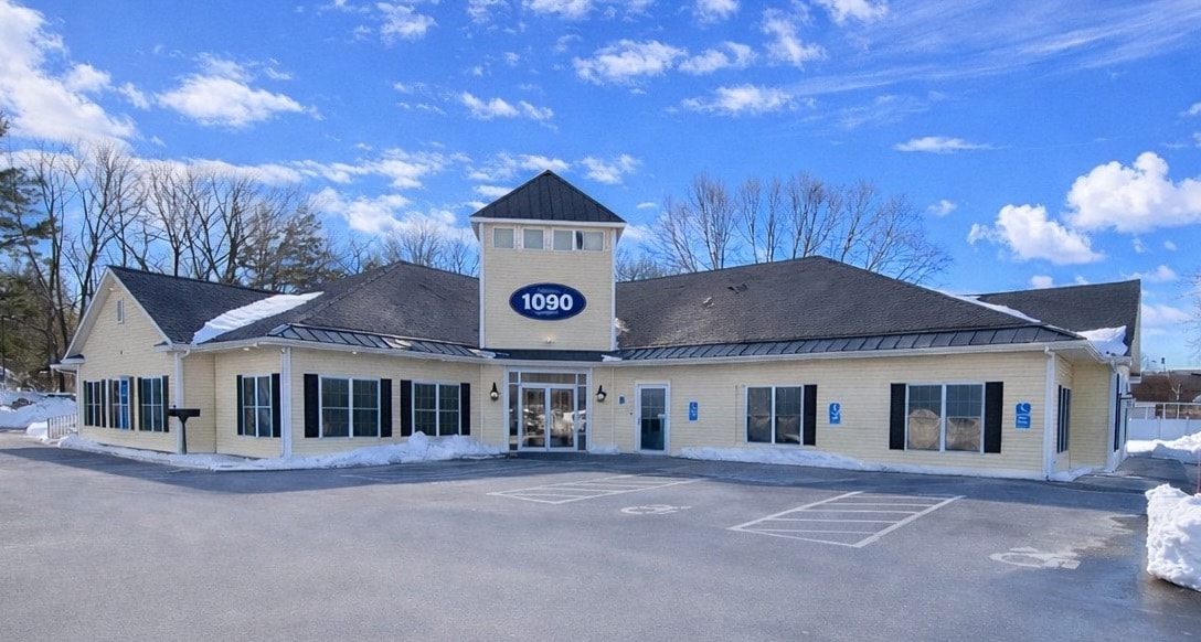 1090 Meriden Waterbury Tpke, Cheshire, CT 06410 - Unité 4 - - Photo intérieure - Image 2 of 5