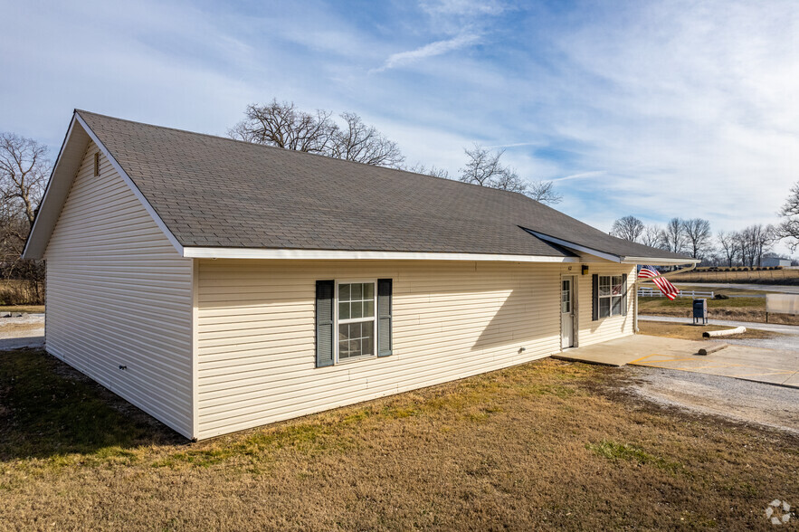 102 E Valley View Dr, Walnut Grove, MO à vendre - Photo principale - Image 1 de 1