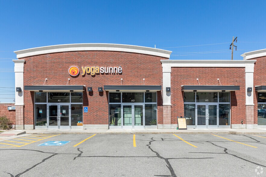 2242 E Fort Union Blvd, Salt Lake City, UT à louer - Photo du bâtiment - Image 2 de 5