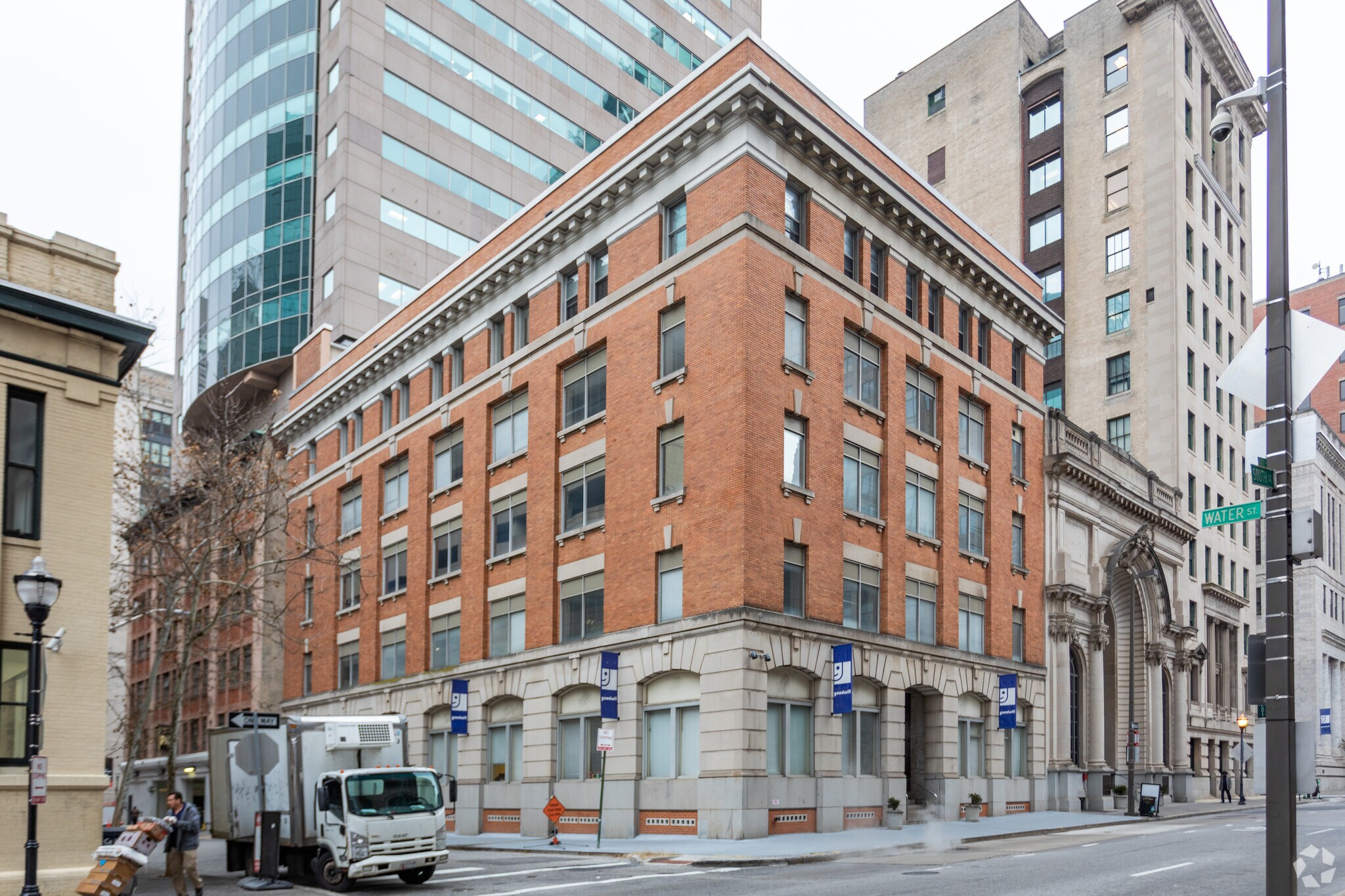 30-32 South St, Baltimore, MD à vendre Photo du bâtiment- Image 1 de 16