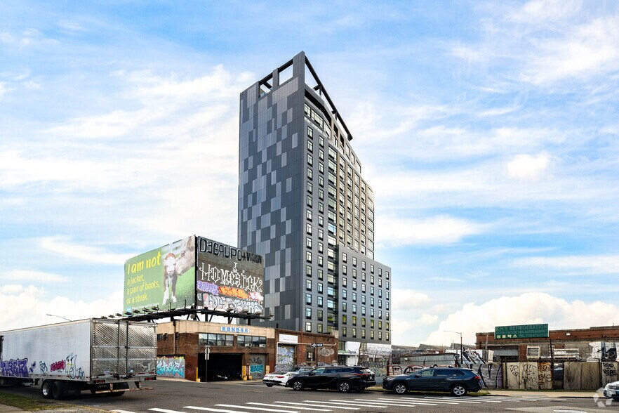 52-09 31st Pl, Long Island City, NY à louer - Photo du bâtiment - Image 1 de 7