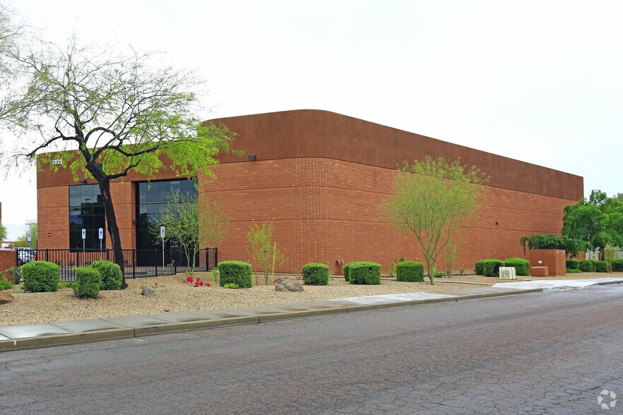 2025 W Quail Ave, Phoenix, AZ à louer - Photo du bâtiment - Image 3 de 12