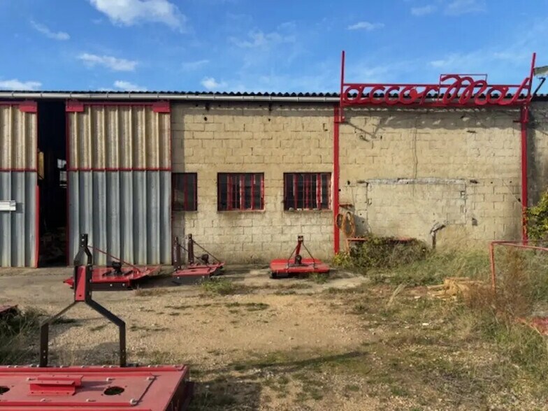 Flex in Castillon-du-Gard for lease - Building Photo - Image 1 of 4