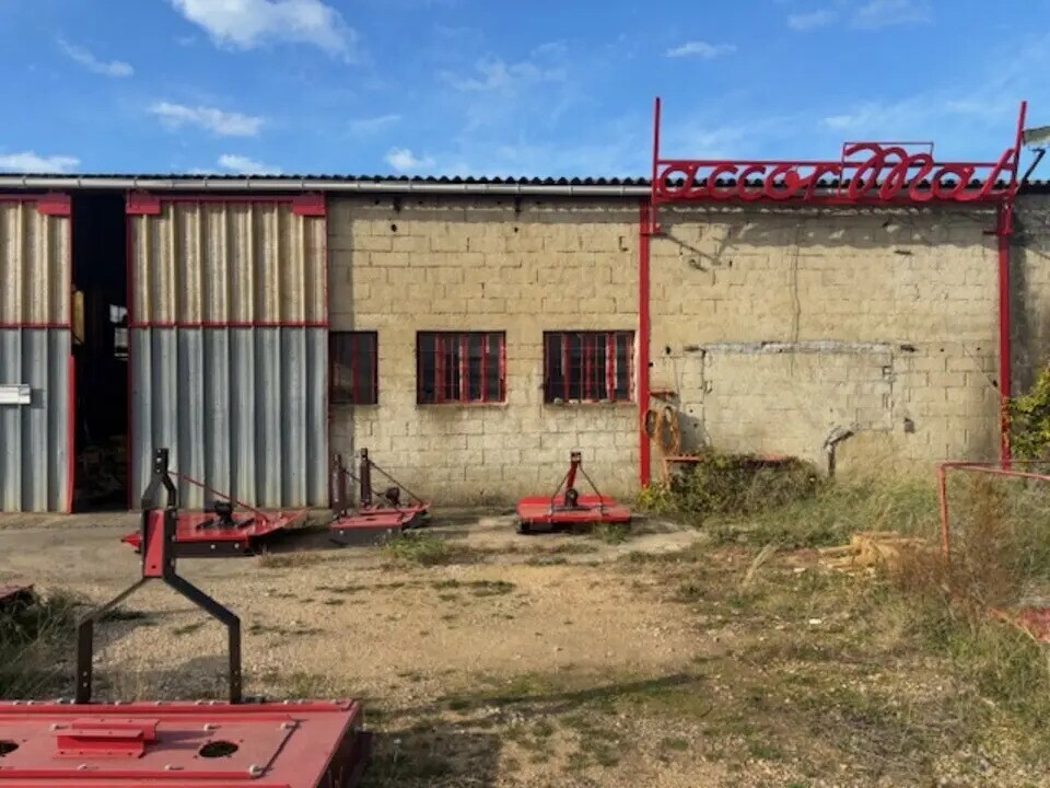 Flex dans Castillon-du-Gard à louer Photo du bâtiment- Image 1 de 5