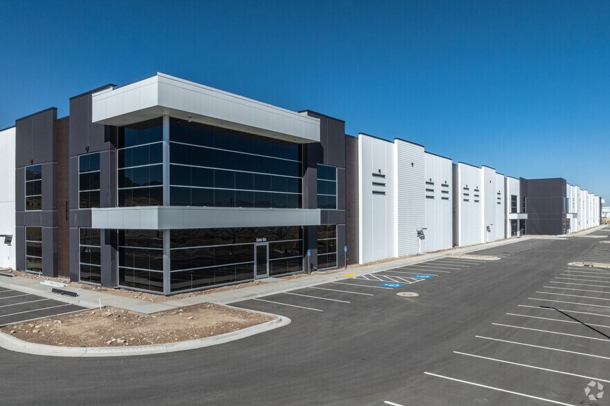 6845 W 5400 S, West Valley City, UT à louer - Photo du bâtiment - Image 1 de 31