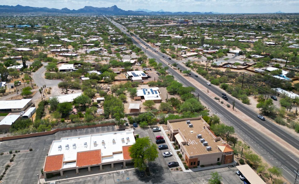 1669 W Ina Rd, Tucson, AZ à vendre - Photo du bâtiment - Image 3 de 8
