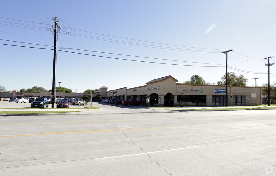 2700-2742 N O'Connor Rd, Irving, TX à louer - Photo du bâtiment - Image 1 de 10