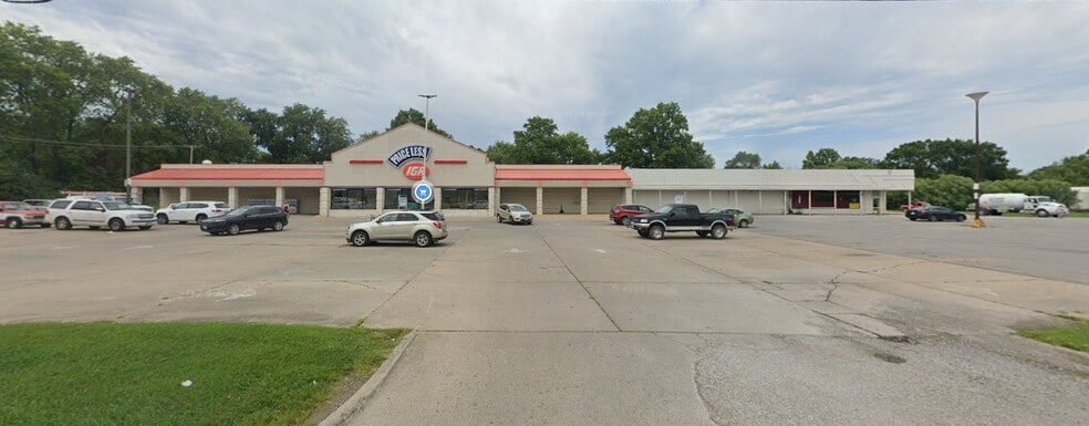 804 E North Ave, Flora, IL for sale - Building Photo - Image 3 of 4