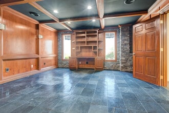 502 Wilmont Dr, Mount Sterling, KY for lease Interior Photo- Image 2 of 11