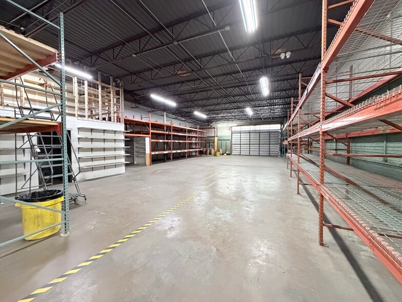 13534 Floyd Cir, Dallas, TX for lease - Building Photo - Image 2 of 10