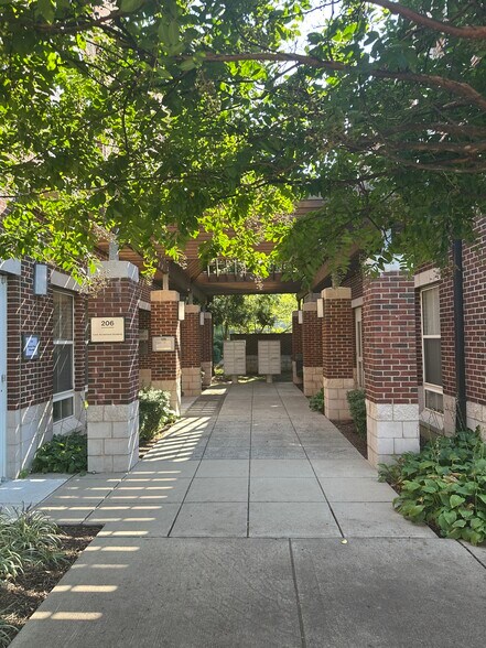 21165 Whitfield Pl, Sterling, VA à louer - Photo du bâtiment - Image 2 de 24