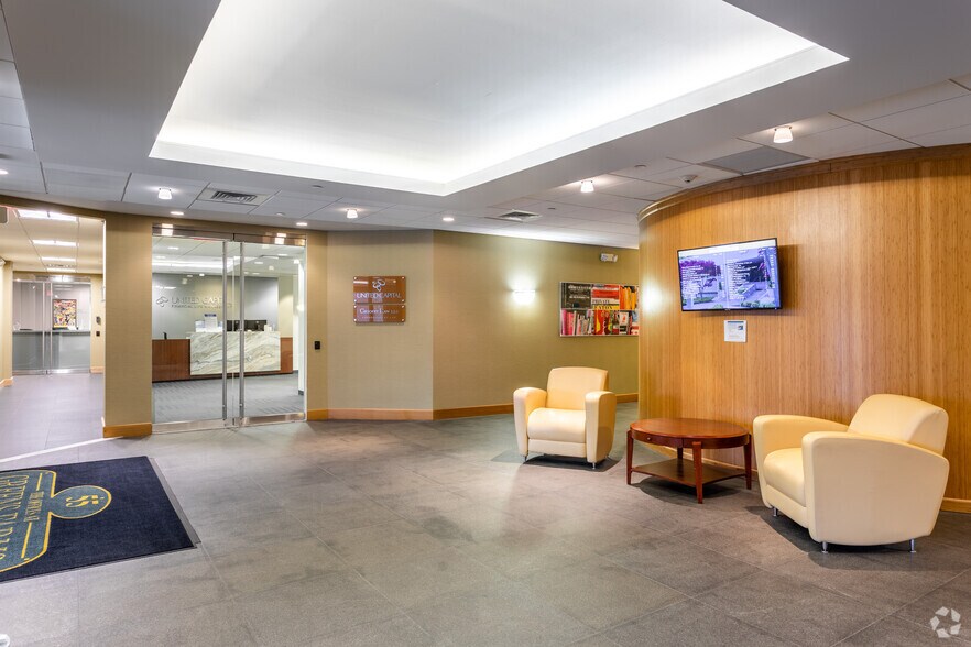 55 Greens Farms Rd, Westport, CT à louer - Hall d’entrée - Image 2 de 6