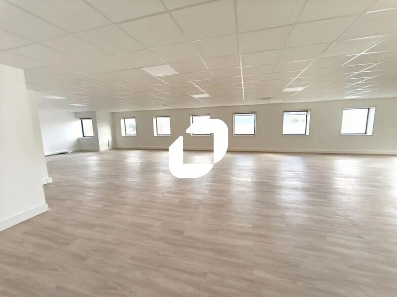 Office in Rosny-sous-Bois for lease - Interior Photo - Image 3 of 6