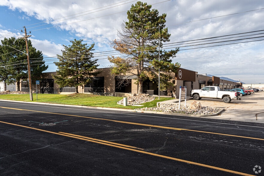 2252-2256 S 3600 W, Salt Lake City, UT for lease - Building Photo - Image 2 of 4