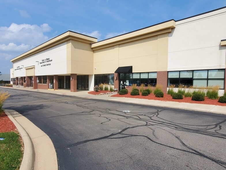 175 Executive Pky, Rockford, IL for lease - Building Photo - Image 2 of 6