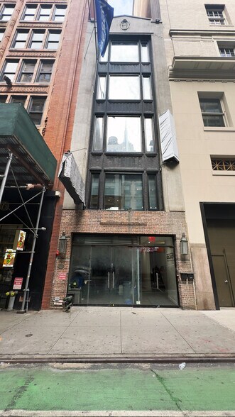 13 W 38th St, New York, NY à louer - Photo du bâtiment - Image 3 de 6