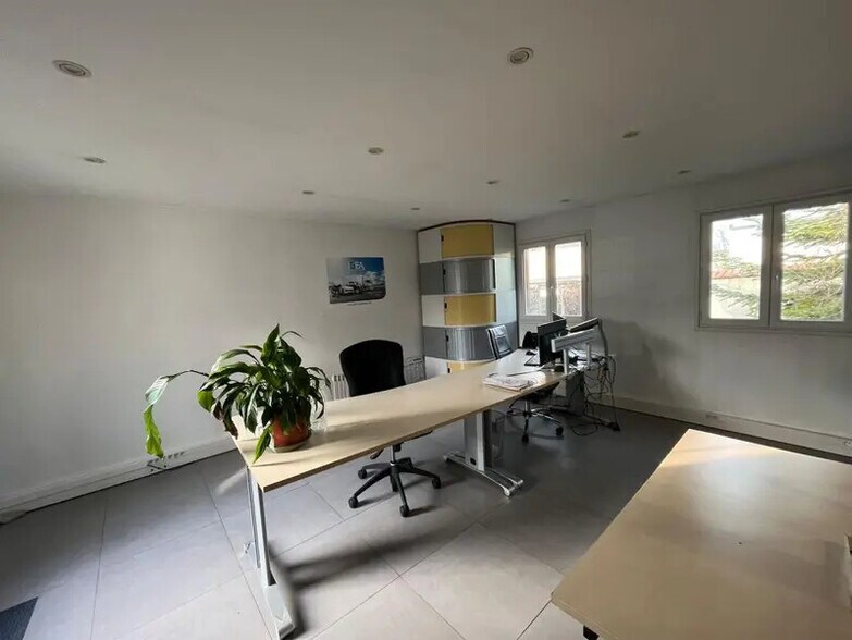 29 Route De Versailles, Champlan for lease - Interior Photo - Image 3 of 8