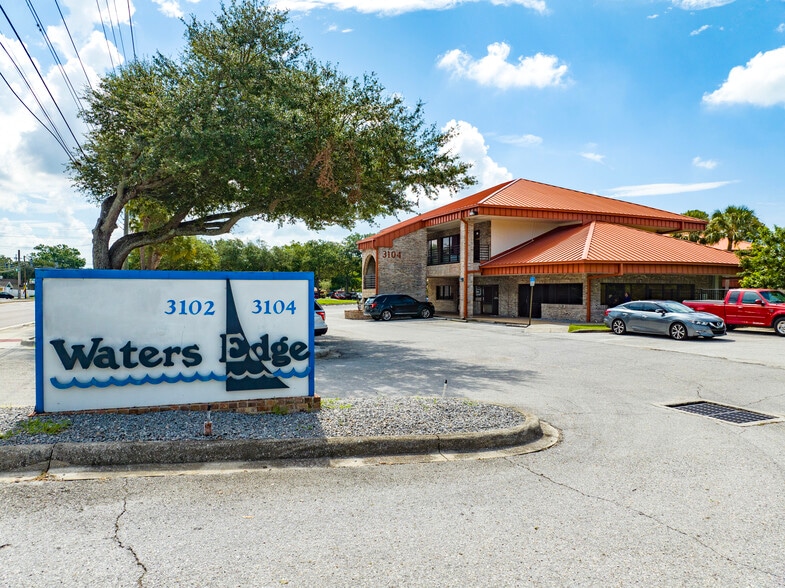 3104 W Waters Ave, Tampa, FL for lease - Pylon Photo - Image 3 of 11