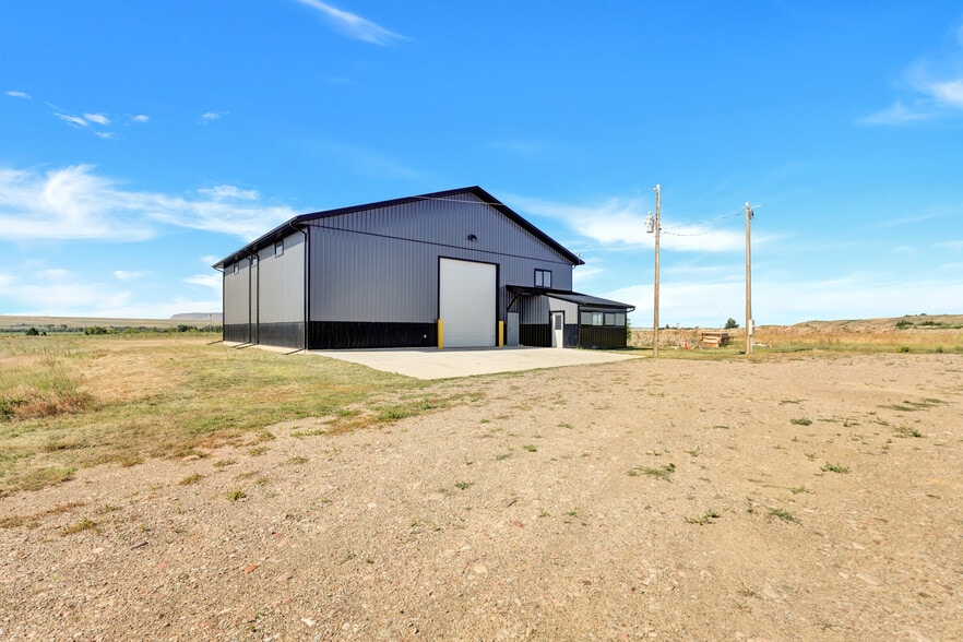 12 Dracut Hill Rd, Vaughn, MT à louer - Photo du bâtiment - Image 1 de 14