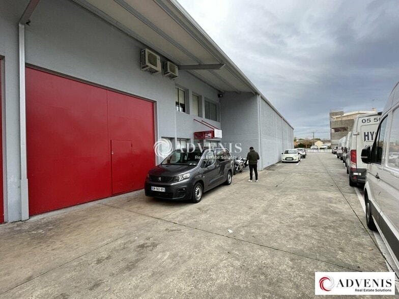 Industrial in Eysines for lease - Building Photo - Image 2 of 7
