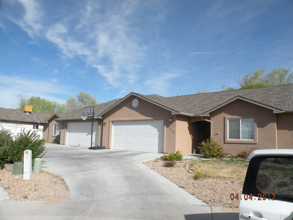 3006 1/2 Oakwood Dr, Grand Junction, CO for sale Primary Photo- Image 1 of 5