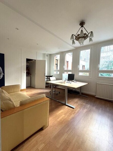 Office in Neuilly-sur-Seine for lease - Interior Photo - Image 3 of 5