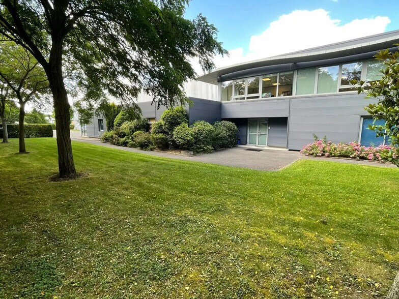 Flex dans Le Plessis-Bouchard à louer - Photo du bâtiment - Image 3 de 10