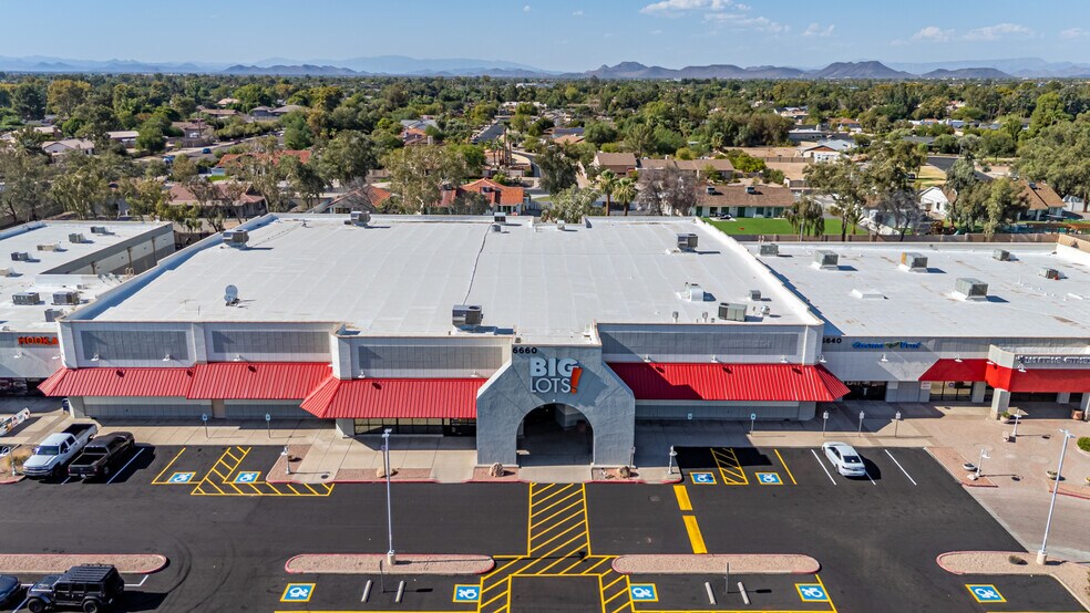 6660 W Cactus Rd, Glendale, AZ à louer - Photo du bâtiment - Image 3 de 9