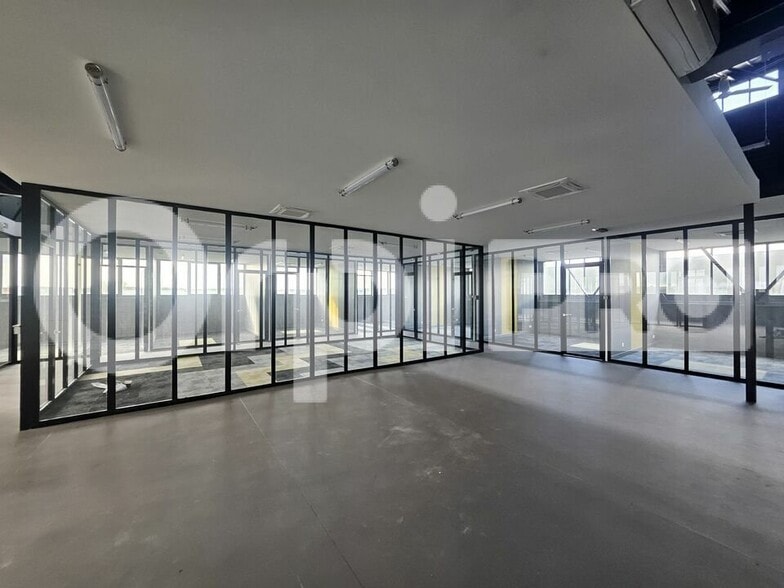 Office in Reims for lease - Interior Photo - Image 3 of 12