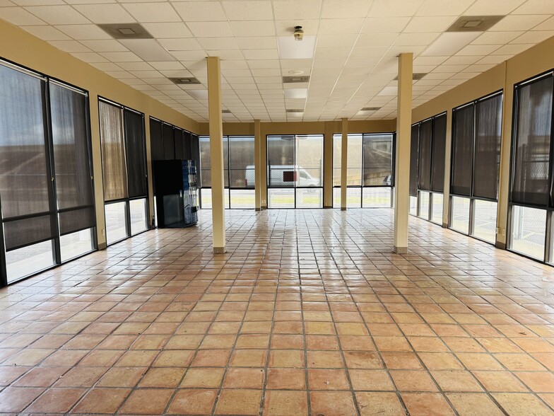2201 Gollihar Rd, Corpus Christi, TX for lease - Building Photo - Image 3 of 7