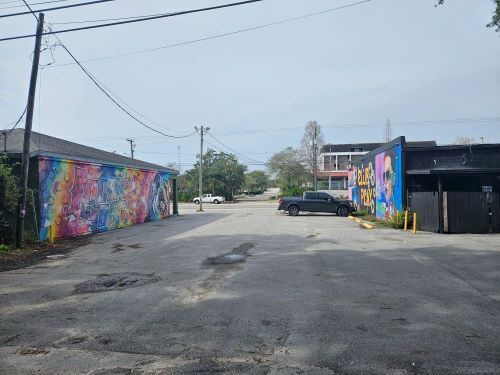 Two Commercial Assets portfolio of 3 properties for sale on LoopNet.ca - Building Photo - Image 2 of 13