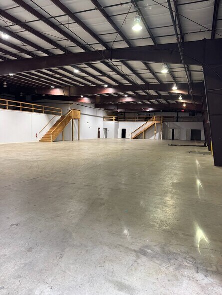 1132 Culpepper Dr, Conyers, GA for lease - Interior Photo - Image 2 of 7