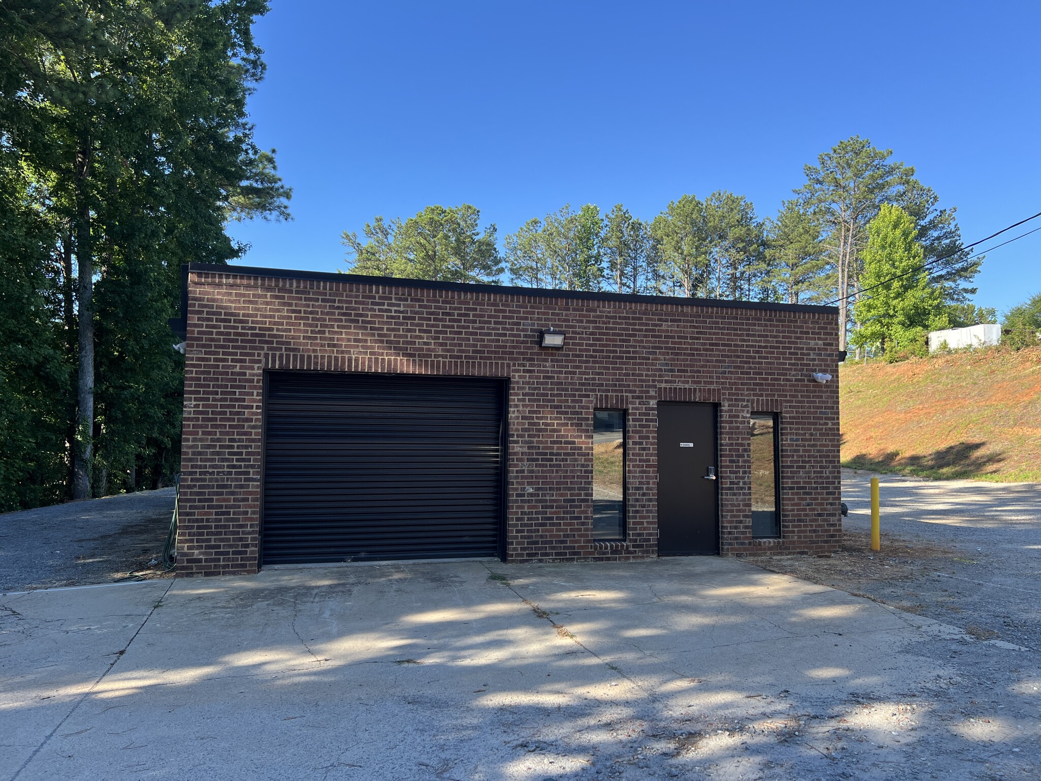 193 Hickory Springs Ind Dr, Canton, GA à vendre Photo du bâtiment- Image 1 de 1