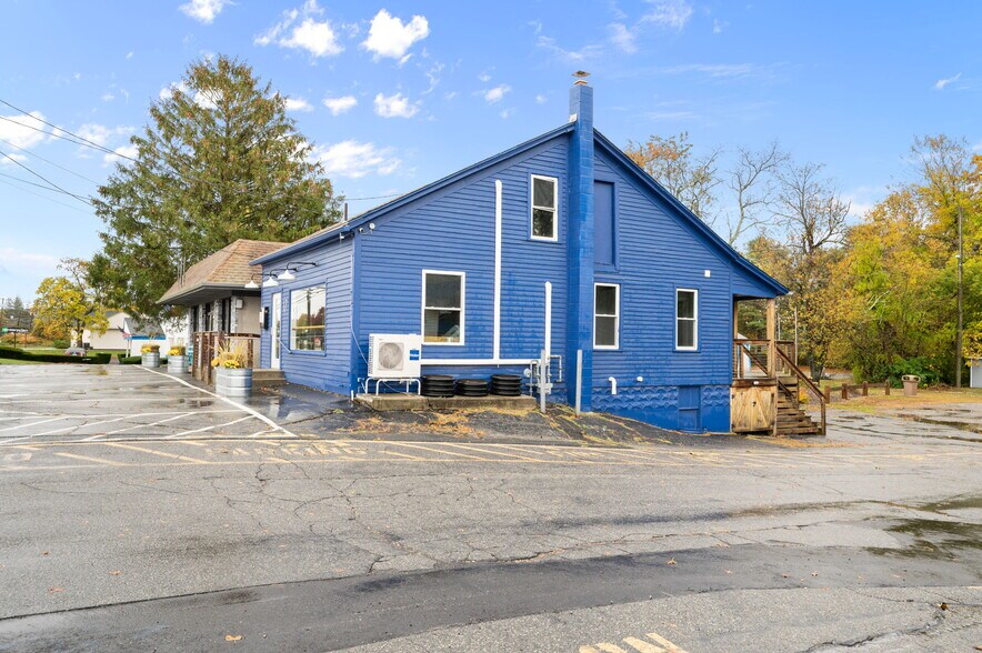 17 S Main St, Brooklyn, CT à vendre - Photo du bâtiment - Image 3 de 54